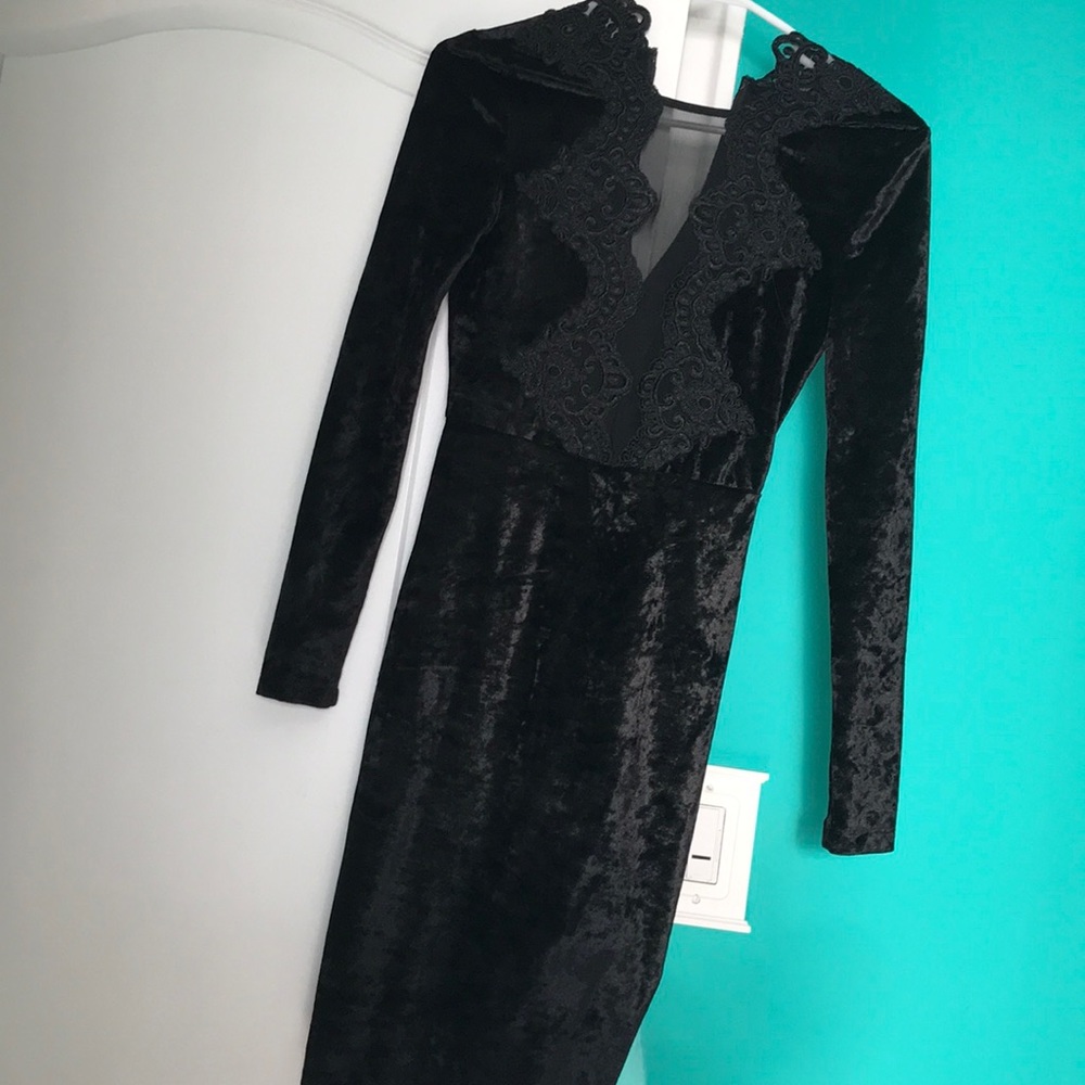Black Deep V Velvet Long Sleeve Dress